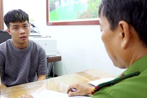 Vận động đối tượng giết người bỏ trốn sang Campuchia về đầu thú