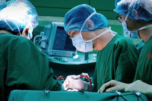 Người đàn ông 52 tuổi phát hiện 4 khối u trong ổ bụng từ dấu hiệu nhiều người Việt bỏ qua