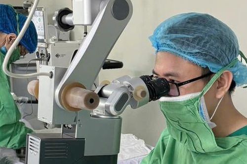 Ca mổ kỹ thuật cao cứu đôi mắt cho bệnh nhân mắc glaucoma