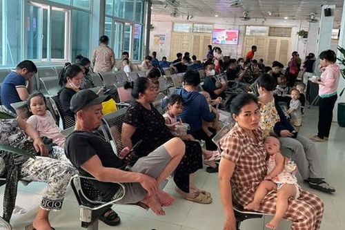 Nắng nóng oi bức, gia tăng trẻ nhỏ bị bệnh rối loạn tiêu hóa, hô hấp