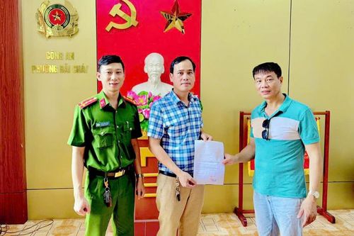 Chuyển khoản nhầm gần 500 triệu, người đàn ông được công an phường hỗ trợ tìm giúp