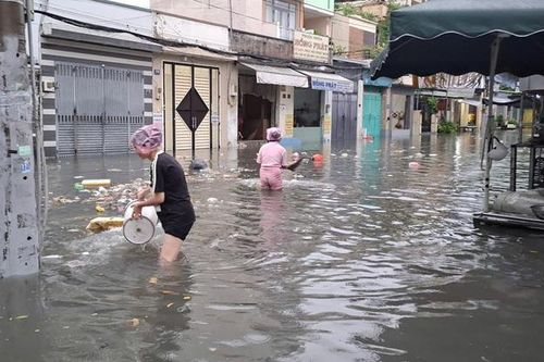 Nhiều địa phương thiệt hại nặng nề do mưa lớn xối xả