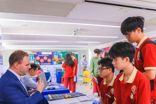 Chuyên gia 'mách nước' cho phụ huynh chăm sóc con trong dịp hè
