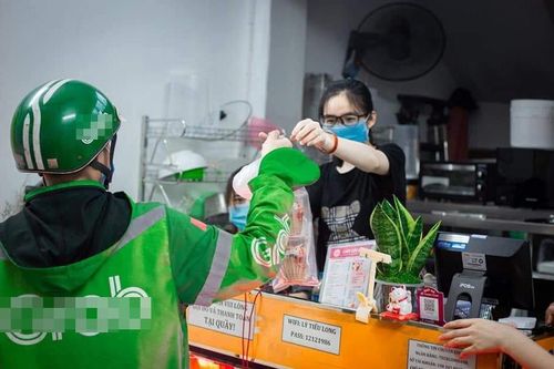 Tờ ghi chú ấm lòng shipper của chủ quán cà phê gây sốt