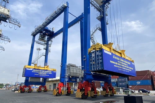 Tổng công ty Tân Cảng Sài Gòn tiếp nhận 4 cẩu RTG Hybrid do doanh nghiệp Việt Nam sản xuất