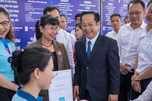 Sẽ đưa chương trình đào tạo về AI, công nghệ bán dẫn vào khối trường nghề