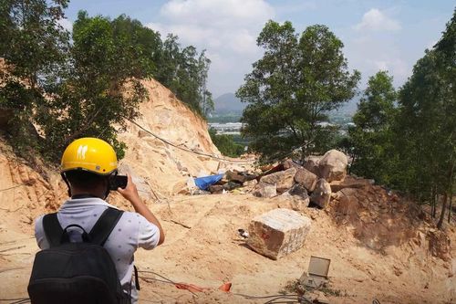 Mục kích thủ đoạn tinh vi của 'đá tặc' ở núi Hòn Chà