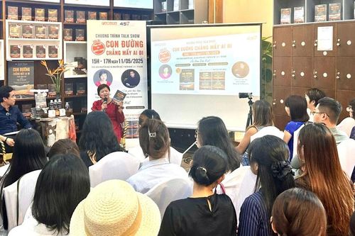 Tìm kiếm tình yêu và sự chữa lành từ 'Con đường chẳng mấy ai đi'