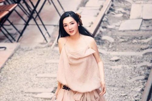 Ngoại hình U60 gây ngỡ ngàng của nàng hậu 'độc nhất vô nhị' Việt Nam