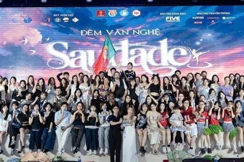 'Saudade' – đêm văn nghệ giàu cảm xúc của sinh viên khoa tiếng Bồ Đào Nha