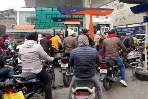 Ấn Độ kêu gọi người dân không tích trữ xăng dầu khi đất nước đang xung đột với Pakistan