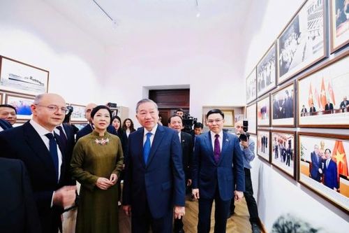 Từ căn phòng đầy ký ức ở 'Thành phố của gió' đến biểu tượng hữu nghị Việt Nam - Azerbaijan