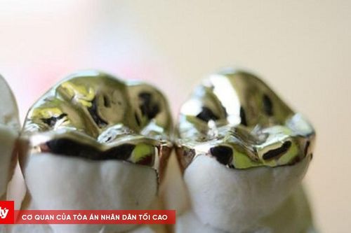 Người đàn ông thu gom răng vàng của người chết, nấu được thỏi vàng 1.800 USD