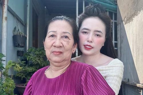 Gả chồng cho con dâu cũ, người mẹ ở TPHCM khóc nức nở tại đám cưới