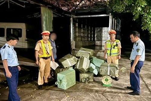 Phát hiện xe chở 300 kg lòng lợn khô không rõ nguồn gốc