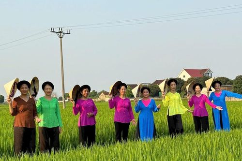 Nghệ nhân Nguyễn Thị Thuận với giấc mơ đưa Dân ca ví, giặm bay xa