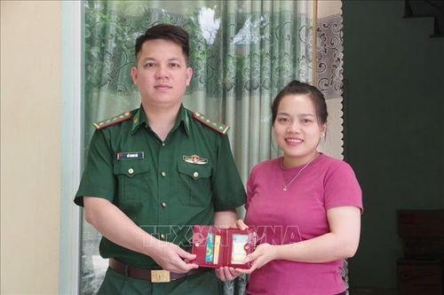 Đại úy Biên phòng nhặt được của rơi, trả lại người đánh mất