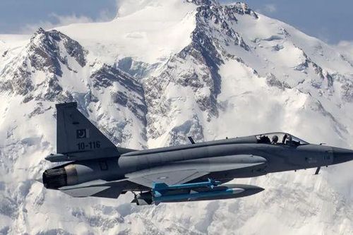 Pakistan tung video JF-17 xuất kích từ căn cứ bí mật, tấn công Ấn Độ