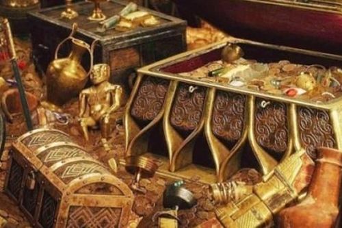 Mua két sắt cũ phát hiện 'kho báu' hàng trăm triệu đồng