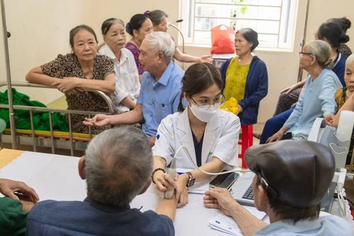 Thanh Hóa: Người dân huyện Cẩm Thủy được khám sức khỏe miễn phí