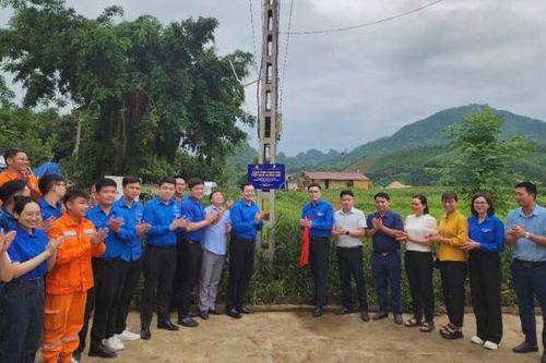 Khánh thành công trình thanh niên 'Thắp sáng đường quê' tại Lào Cai