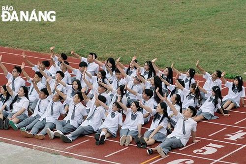 Kỷ yếu – nét son thanh xuân hay cuộc đua hình thức?