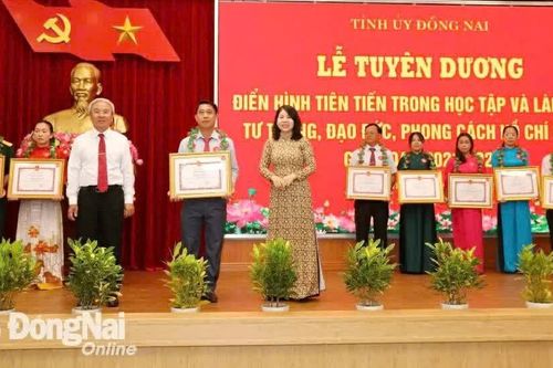 Đồng Nai khen thưởng hàng ngàn gương điển hình tiêu biểu trong học tập và làm theo Bác