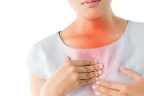 Đau giữa ngực khi ngồi làm việc lâu cần khám chuyên khoa nào?