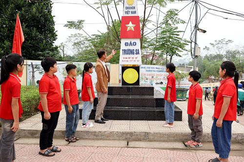 Giáo dục tình yêu biển đảo trong học sinh