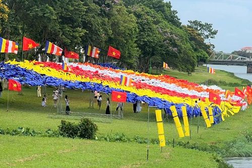 Mùa Phật đản xứ Huế - điểm đến của du lịch 'chữa lành'