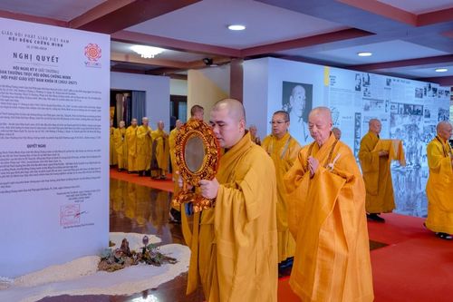 Cung thỉnh xá-lợi Trái tim Bồ-tát Thích Quảng Đức an vị tại tháp Đa Bảo - Việt Nam Quốc Tự