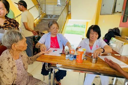 Chùa Tường Nguyên và nhóm bác sĩ thiện nguyện TP.HCM tổ chức khám bệnh tại tỉnh Vĩnh Long