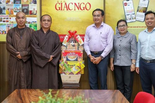 Lãnh đạo Ủy ban MTTQVN TP.HCM thăm Báo Giác Ngộ nhân Đại lễ Phật đản Phật lịch 2569