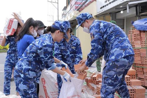 Bộ Tư lệnh Vùng Cảnh sát biển 4 chung tay xóa nhà tạm, nhà dột nát