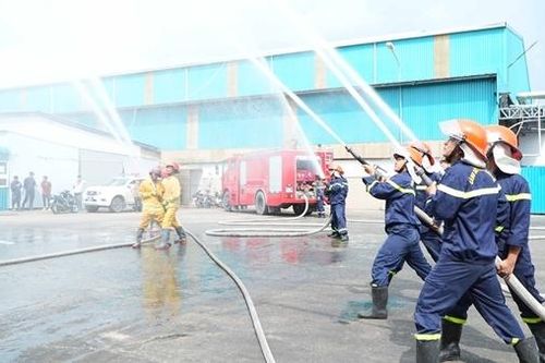 Diễn tập chữa cháy tại 2 công ty chế biến thủy sản ở Sóc Trăng