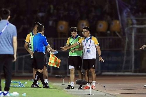 Việt kiều và chuyện hy hữu đáng trách tại V.League
