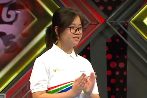 Cô bé hạt tiêu hạ gục 3 thí sinh nam, giành vòng nguyệt quế Olympia