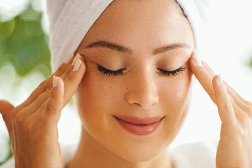 Vì sao thiếu ngủ, căng thẳng khiến da dầu luôn bóng nhờn, nhiều trứng cá?