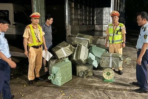 Phát hiện xe chở 3 tạ lòng lợn khô không rõ nguồn gốc