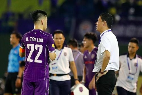 Tiến Linh trái ý thầy và chuyện 'ghế HLV 4 chân, cầu thủ giữ 3'