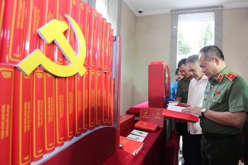 Công an Hà Nội: Thấm nhuần giá trị nhân văn sâu sắc của tư tưởng, đạo đức phong cách Hồ Chí Minh trên các lĩnh vực công tác
