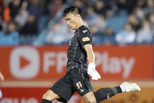Khó lường cuộc đua trụ hạng V-League