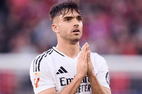CĐV Barcelona khiêu khích trung vệ Real