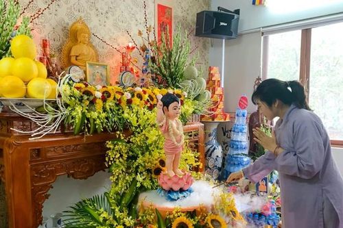 Vì sao đại lễ Phật Đản luôn có nghi thức tắm Phật?