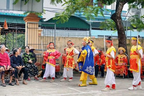Giữ hồn tuồng, giữ nếp làng