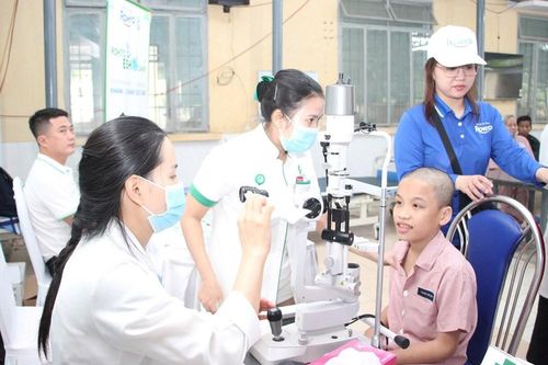 Tiếp sức cho trẻ em nghèo
