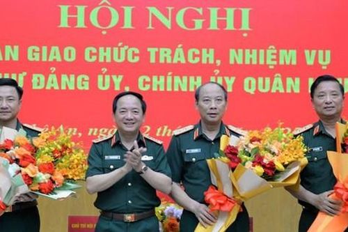 Bàn giao chức trách, nhiệm vụ Bí thư Đảng ủy, Chính ủy Quân khu 4