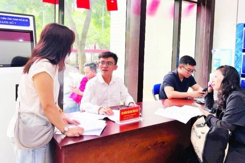 Nâng chất lượng phục vụ, lấy người dân làm trung tâm