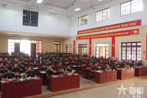 Lãnh đạo Quân khu 1 đối thoại dân chủ với cán bộ, chiến sĩ Lữ đoàn 601