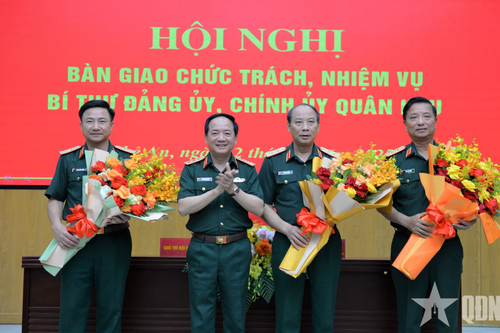 Thượng tướng Trịnh Văn Quyết chủ trì Hội nghị bàn giao chức trách, nhiệm vụ Bí thư Đảng ủy, Chính ủy Quân khu 4